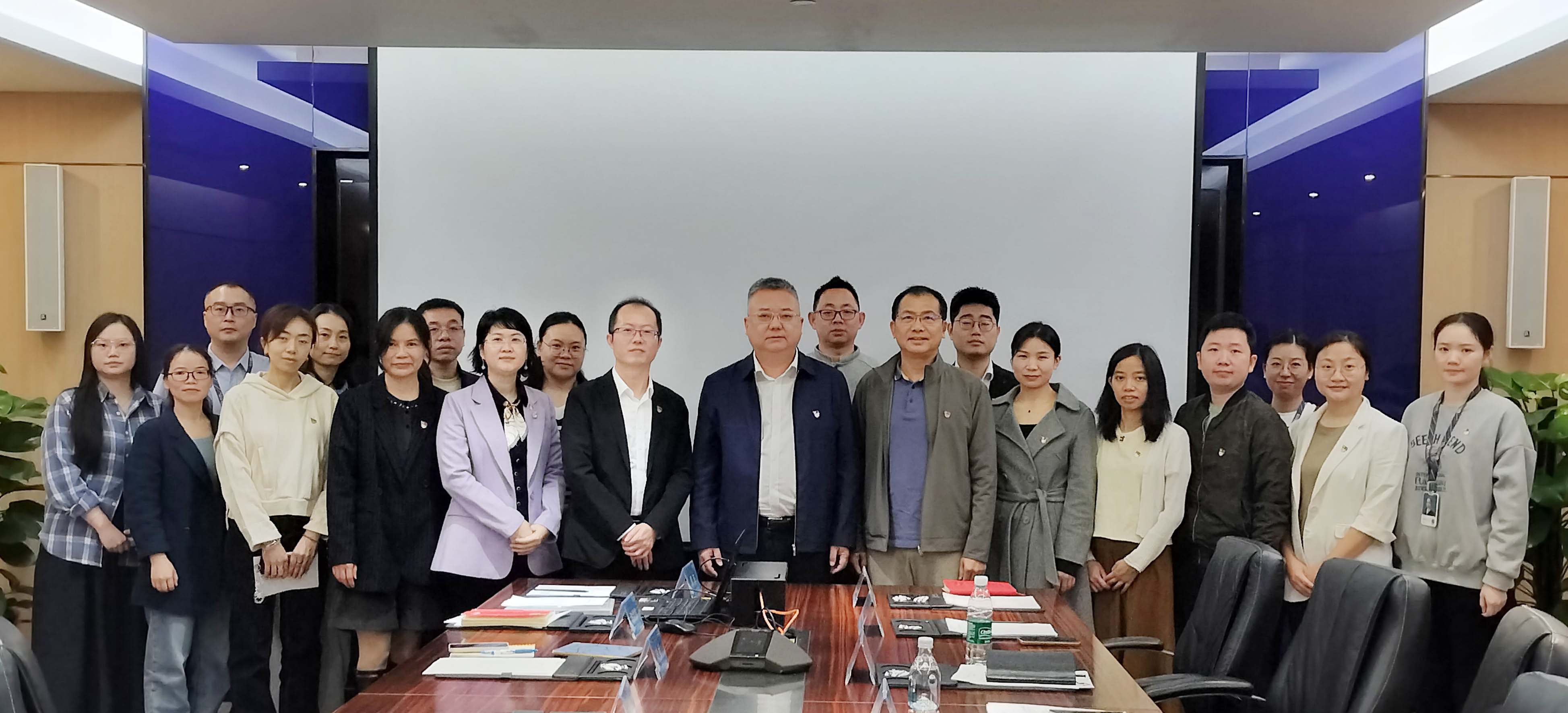 李程任深圳市jinnianhui今年会供应链股份有限公司党委书记，钟志华任党委副书记、纪委书记